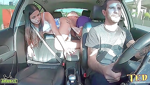 Binho Ted Enquanto O Marido Dirige Ted Fode A Esposa E Goza Dentro Lalla Potira